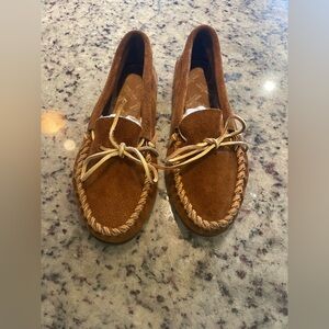 New vintage Minnetonka hardsole Suede Moccasins Sz 8.5